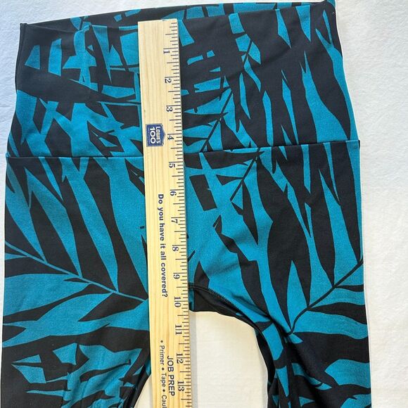 K-Deer Laguna Blue Tropical Print Capri Length Leggings Size S Small - Picture 10 of 11